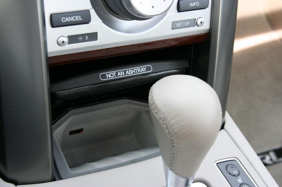 Детали интерьера Acura RL 2008 года  (фото 52 из 85)